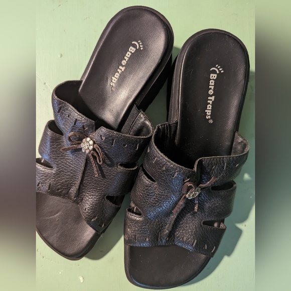 Bare Traps, Chunky Sole Black Leather Slip Sandals, Size 9.5 M - Picture 5 of 8